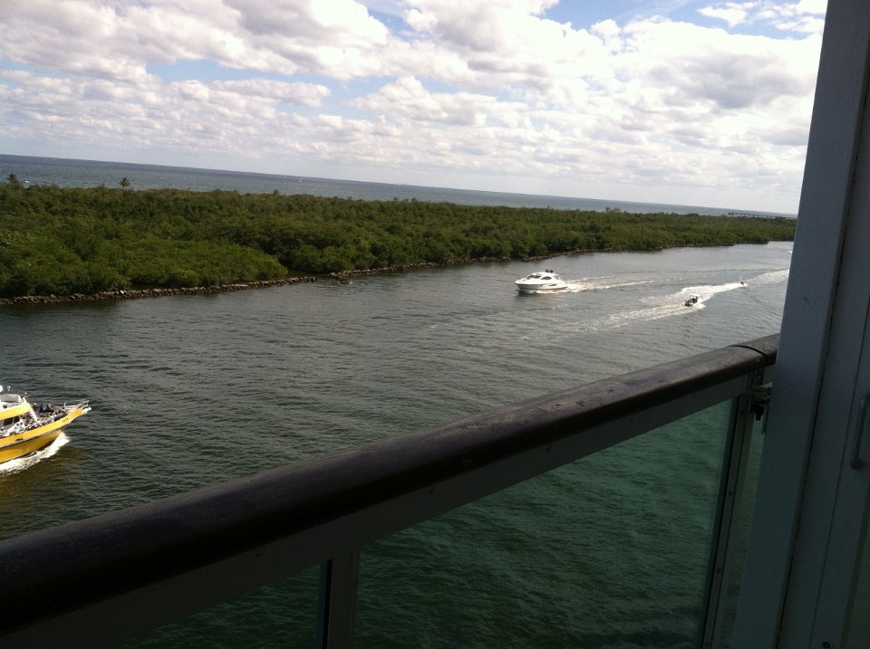 2016 Cruise Brendas Phone 09