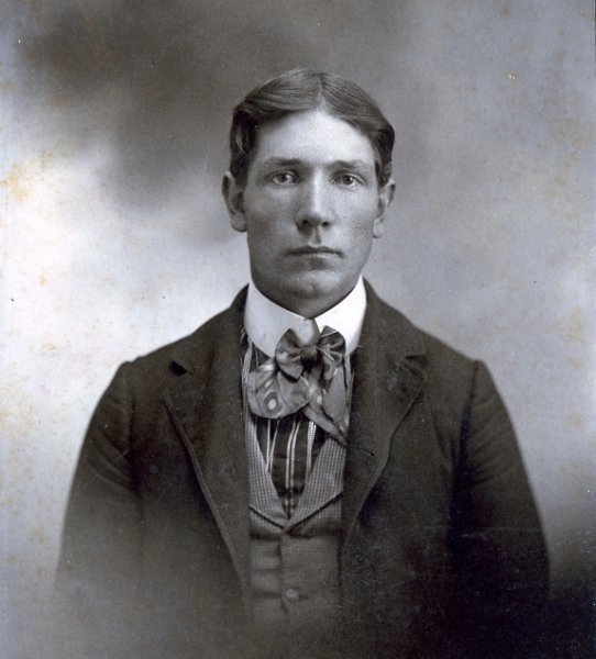 Lou Messner as Young Man